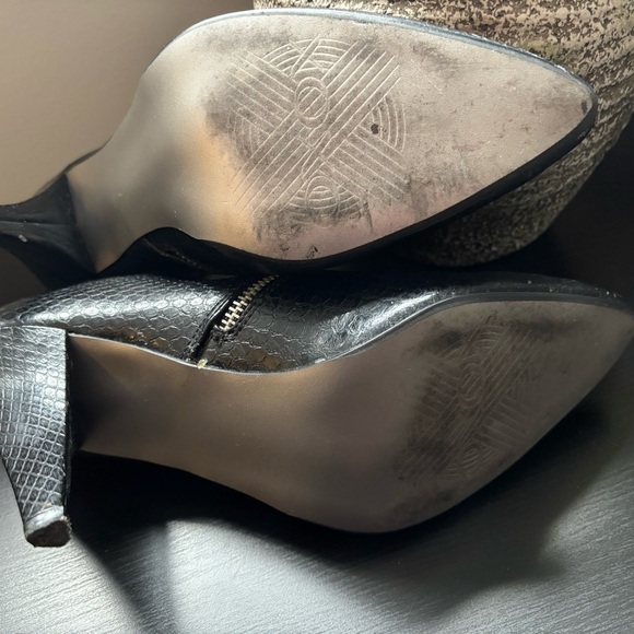 XOXO Black Textured Women's Heels with zippers - Picture 6 of 10